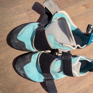 Scarpa Kids Teal and Black Climbing Sneakers
